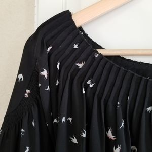 Chelsea28 Black & White Bird Pleated Neckline Blouse size Small